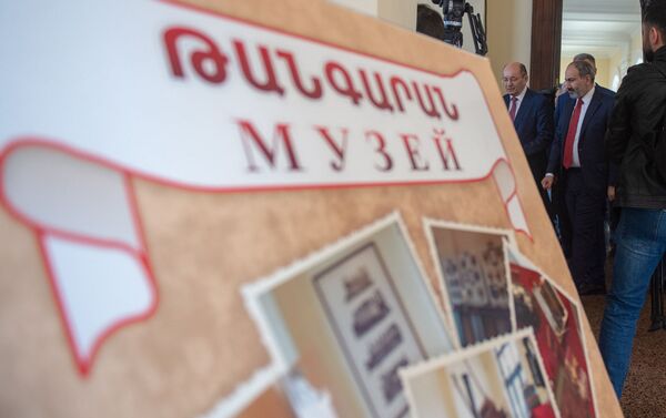 Премьер-министр Никол Пашинян в музее ЮКЖД (5 апреля 2019). Еревaн - Sputnik Армения