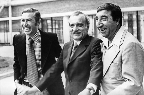 Кинорежиссер Георгий Данелия с исполнителями главных ролей в фильме Мимино Вахтангом Кикабидзе и Фрунзиком Мкртчяном, 1977 год - Sputnik Армения