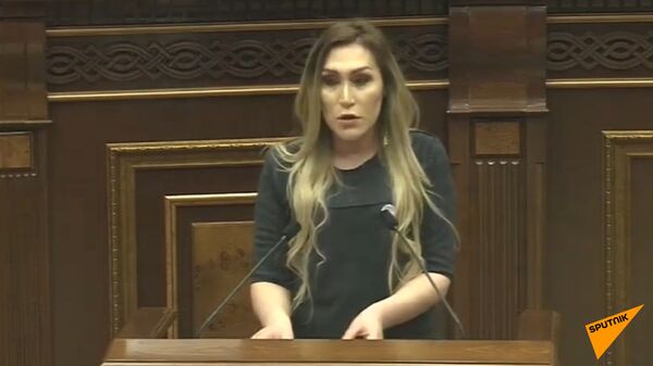 В парламенте Армении впервые выступила трансгендер: Зограбян заявила о неуважении — видео В парламенте Армении впервые выступила трансгендер: Зограбян заявила о неуважении — видео - Sputnik Армения