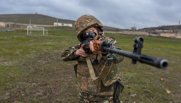 Эксклюзивное фото девушки-снайпера ВС Армении - Sputnik Армения