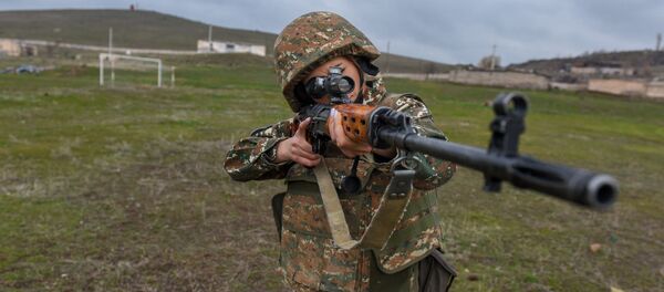 Эксклюзивное фото девушки-снайпера ВС Армении - Sputnik Армения