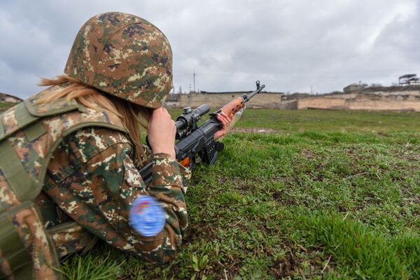 Խնամված եղունգներ, СВД և CHANEL․ հայկական բանակում աղջիկները կարծրատիպեր են կոտրում Խնամված եղունգներ, СВД և CHANEL․ հայկական բանակում աղջիկները կարծրատիպեր են կոտրում - Sputnik Արմենիա