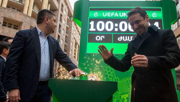 В Ереване запустили часы с обратным отсчетом до начала Чемпионата Европы по футболу (до 19 лет) (5 апреля 2019). Еревaн - Sputnik Արմենիա