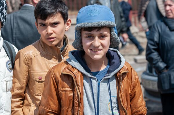 «Նիկո՛լ, դուխով արի Գյումրի». գոչում էին գյումրեցիները՝ դիմելով ՀՀ վարչապետին «Նիկո՛լ, դուխով արի Գյումրի». գոչում էին գյումրեցիները՝ դիմելով ՀՀ վարչապետին - Sputnik Արմենիա