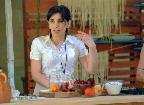 Быть женой ревнивого тирана и снохой крутой гадалки: как Асмик Хачатрян сумела выжить - Sputnik Армения