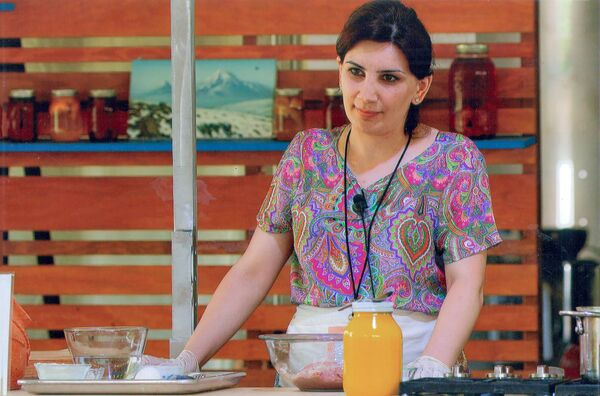 Быть женой ревнивого тирана и снохой крутой гадалки: как Асмик Хачатрян сумела выжить - Sputnik Армения