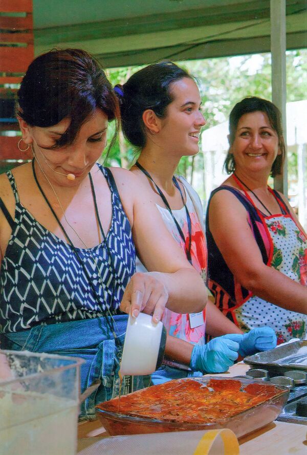 Быть женой ревнивого тирана и снохой крутой гадалки: как Асмик Хачатрян сумела выжить - Sputnik Армения