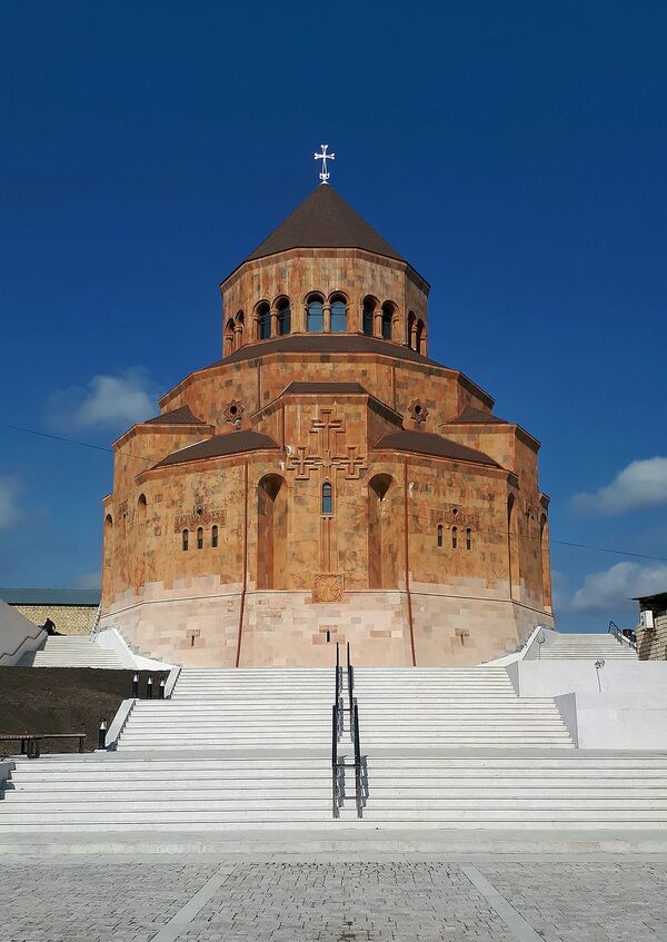 Զվարթնոց և Արարատ. ի՞նչ շունչ ու ոգի է դրել ճարտարապետը Ստեփանակերտի Մայր տաճարի հիմքում - Sputnik Արմենիա