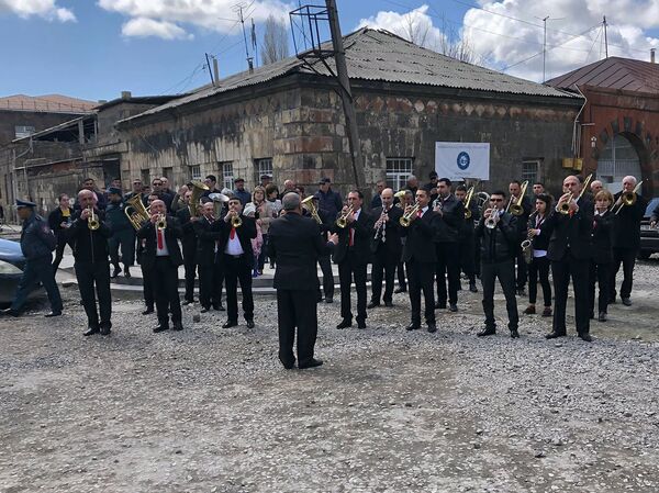 «Օր կըսենք աշխարհի կենտրոնը Գյումրի՜ն է». նախկին իշխանությունների նվերը գյումրեցիներին - Sputnik Արմենիա