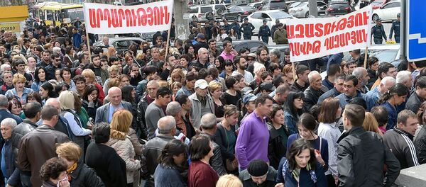 Сотрудники компании Спайка направляются к Дому правительства Армении (8 апреля 2019). Еревaн - Sputnik Армения