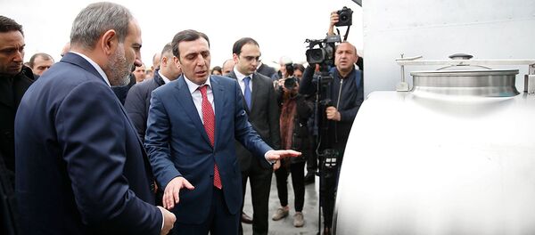 Премьер-министр Никол Пашинян принял участие на торжественном открытии молочного завода компании Спайка (26 марта 2019). Еревaн - Sputnik Армения