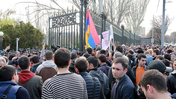 Демонстрация против ЛГБТ у парламента Армении (8 апреля 2019). Еревaн - Sputnik Արմենիա