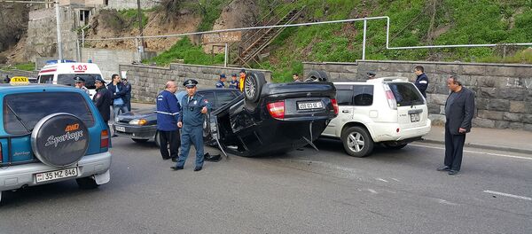Дорожно-транспортное происшествие на проспекте Мясникяна (9 апреля 2019). Еревaн Дорожно-транспортное происшествие на проспекте Мясникяна (9 апреля 2019). Еревaн - Sputnik Արմենիա