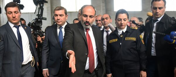 Премьер-министр Армении Никол Пашинян на Араратском таможенном терминале (9 апреля 2019). Еревaн - Sputnik Արմենիա