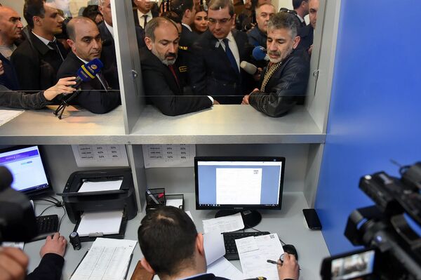 Уволить этих людей. Немедленно!: Пашинян наводит порядок на Араратской таможне - фото - Sputnik Армения