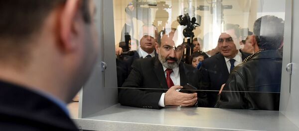 Премьер-министр Армении Никол Пашинян на Араратском таможенном терминале (9 апреля 2019). Еревaн - Sputnik Արմենիա