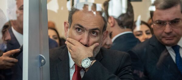 Премьер-министр Армении Никол Пашинян на Араратском таможенном терминале (9 апреля 2019). Еревaн - Sputnik Արմենիա