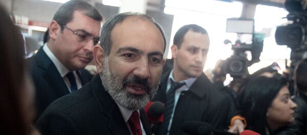 Премьер-министр Армении Никол Пашинян на Араратском таможенном терминале (9 апреля 2019). Еревaн - Sputnik Армения