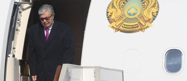 Президент Казахстана Касым-Жомарт Токаев во время церемонии встречи в аэропорту Внуково-2 (3 апреля 2019). Москвa - Sputnik Армения