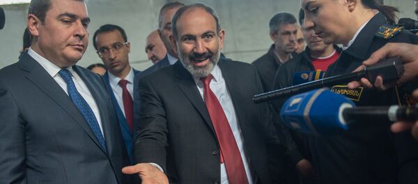 Премьер-министр Армении Никол Пашинян на Араратском таможенном терминале (9 апреля 2019). Еревaн - Sputnik Армения