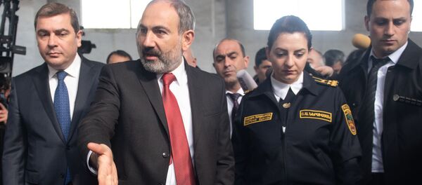 Премьер-министр Армении Никол Пашинян на Араратском таможенном терминале (9 апреля 2019). Еревaн - Sputnik Армения