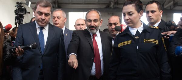 Премьер-министр Армении Никол Пашинян на Араратском таможенном терминале (9 апреля 2019). Еревaн - Sputnik Армения