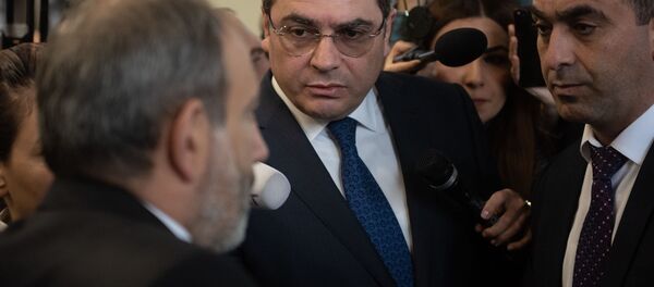 Премьер-министр Армении Никол Пашинян на Араратском таможенном терминале (9 апреля 2019). Еревaн - Sputnik Արմենիա