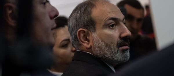 Премьер-министр Армении Никол Пашинян на Араратском таможенном терминале (9 апреля 2019). Еревaн Премьер-министр Армении Никол Пашинян на Араратском таможенном терминале (9 апреля 2019). Еревaн - Sputnik Արմենիա
