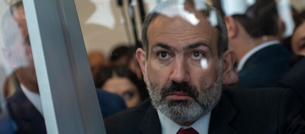 Премьер-министр Армении Никол Пашинян на Араратском таможенном терминале (9 апреля 2019). Еревaн Премьер-министр Армении Никол Пашинян на Араратском таможенном терминале (9 апреля 2019). Еревaн - Sputnik Արմենիա