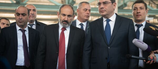 Премьер-министр Армении Никол Пашинян на Араратском таможенном терминале (9 апреля 2019). Еревaн - Sputnik Армения