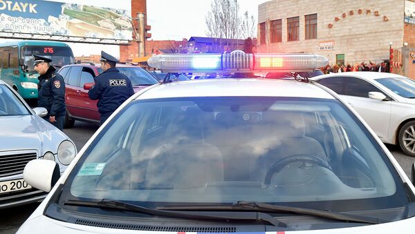 Полиция остановила лихача, нарушившего правила дорожного движения на автотрассе М4 (9 апреля 2019). Котайк - Sputnik Արմենիա