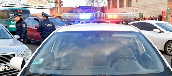 Полиция остановила лихача, нарушившего правила дорожного движения на автотрассе М4 (9 апреля 2019). Котайк Полиция остановила лихача, нарушившего правила дорожного движения на автотрассе М4 (9 апреля 2019). Котайк - Sputnik Արմենիա