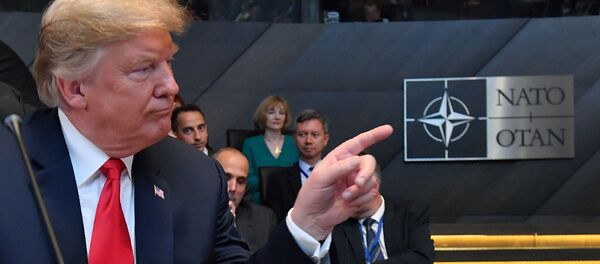 Президент США Дональд Трамп на заседании Североатлантического совета на саммите НАТО (11 июля 2018). Брюссель - Sputnik Армения