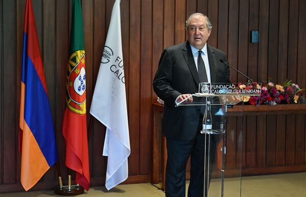 Вы все обязательно вернетесь на родину: президент Армении армянской общине Португалии - Sputnik Армения