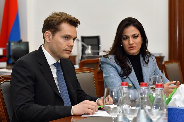 Ազնավուրի որդին ընտանիքով մշտական բնակություն է հաստատել Հայաստանում - Sputnik Արմենիա