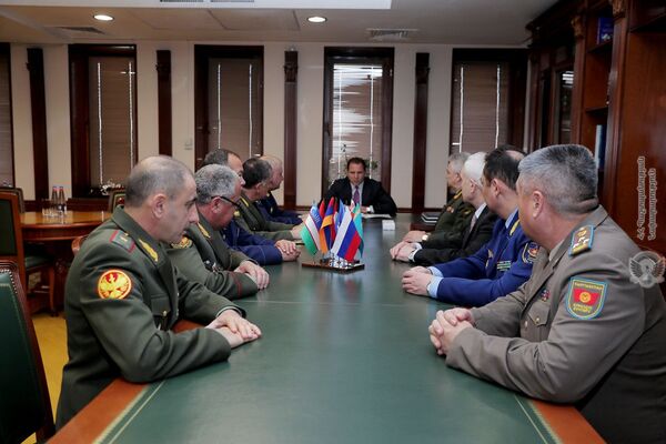 Тоноян обсудил с представителями стран СНГ развитие системы ПВО - Sputnik Армения