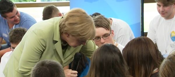 Спутник_Меркель довела до слез палестинскую девочку высказыванием о беженцах Спутник_Меркель довела до слез палестинскую девочку высказыванием о беженцах - Sputnik Արմենիա