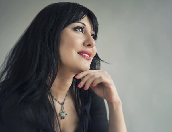 Երևան–Փարիզ ճակատագրական չվերթը կամ ինչպես Ազնավուրն ինքնագիր խնդրեց հայ երգչուհուց Երևան–Փարիզ ճակատագրական չվերթը կամ ինչպես Ազնավուրն ինքնագիր խնդրեց հայ երգչուհուց - Sputnik Արմենիա