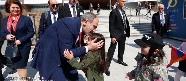 Премьер-министр Армении Никол Пашинян встретился с армянской общиной Страстбурга (11 апреля 2019). Страстбург Премьер-министр Армении Никол Пашинян встретился с армянской общиной Страстбурга (11 апреля 2019). Страстбург - Sputnik Արմենիա