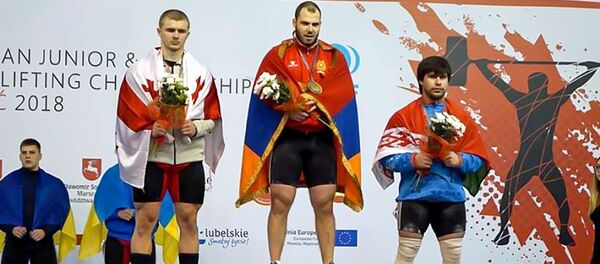 Пьедистал почета чемпионата мира по тяжелой атлетике среди юниоров 2018 года Пьедистал почета чемпионата мира по тяжелой атлетике среди юниоров 2018 года - Sputnik Արմենիա