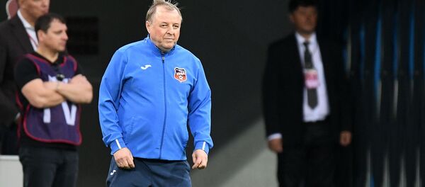 Главный тренер Урала Александр Тарханов во время финального матча Кубка России по футболу сезона 2016/2017 между ФК Урал - Локомотив (2 мая 2017). Сочи - Sputnik Արմենիա