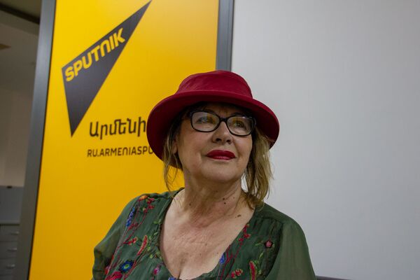 Любить Ереван и боготворить Париж: какие сюрпризы на концерте обещают певицы из Франции - Sputnik Армения