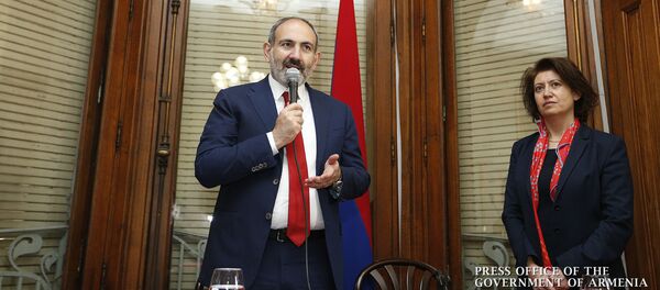 Премьер-министр Никол Пашинян на встрече с общиной в Страсбурге - Sputnik Армения