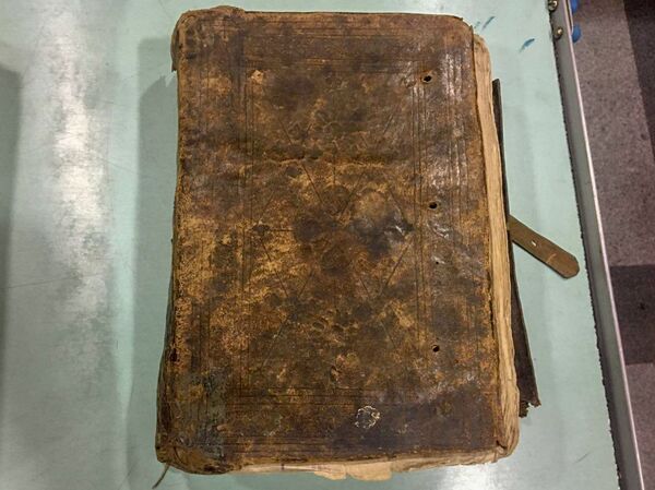 Ամեն գիրք իր ճակատագիրն ունի. ինչպես համազգային աղետից փրկված ձեռագրերը հասան Հայաստան Ամեն գիրք իր ճակատագիրն ունի. ինչպես համազգային աղետից փրկված ձեռագրերը հասան Հայաստան - Sputnik Արմենիա