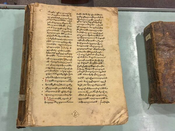 Ամեն գիրք իր ճակատագիրն ունի. ինչպես համազգային աղետից փրկված ձեռագրերը հասան Հայաստան Ամեն գիրք իր ճակատագիրն ունի. ինչպես համազգային աղետից փրկված ձեռագրերը հասան Հայաստան - Sputnik Արմենիա