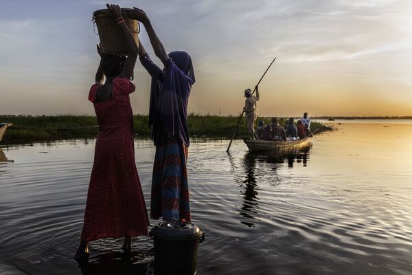 Снимок из серии The Lake Chad Crisis фотографа Marco Gualazzini, победившей в категории Environment (stories) конкурса World Press Photo 2019 - Sputnik Армения
