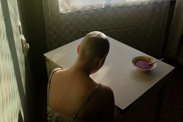 Снимок Harvesting When I Was Ill российского фотографа Alyona Kochetkova, занявший третье место в категории Portrait конкурса World Press Photo 2019 - Sputnik Армения