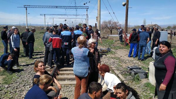 Жители села Зартонк Армавирской области протестуют против главы сельской администрации (13 апреля 2019). Армавир - Sputnik Армения