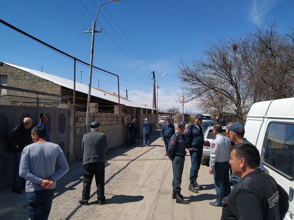 Жители села Зартонк перекрыли железную дорогу и напали на старосту — фото - Sputnik Армения