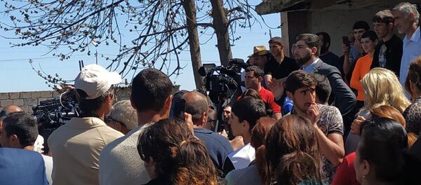 Давид Санасарян прибыл в село Зартонк Армавирской области (13 апреля 2019). Армавир Давид Санасарян прибыл в село Зартонк Армавирской области (13 апреля 2019). Армавир - Sputnik Արմենիա